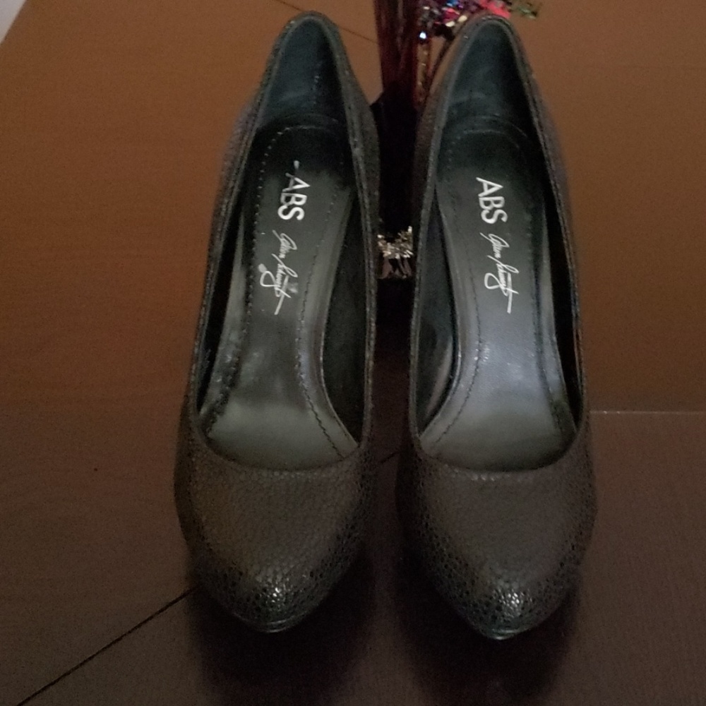 Shoes - Picture 2 of 4